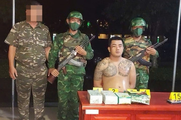 Man swims across river from Cambodia, smuggling four kilos of drugs into VN