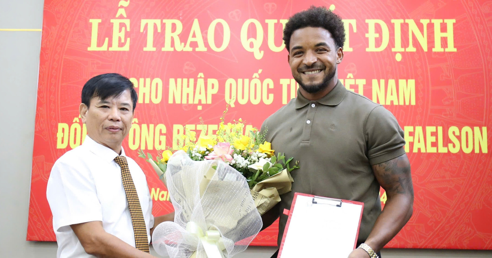 Forward Rafaelson officially granted Vietnamese citizenship