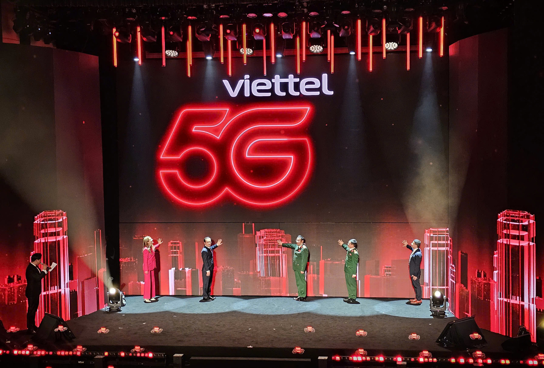Viettel khai truong 5G.jpg