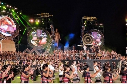 Largest gong performance sets new Vietnamese record