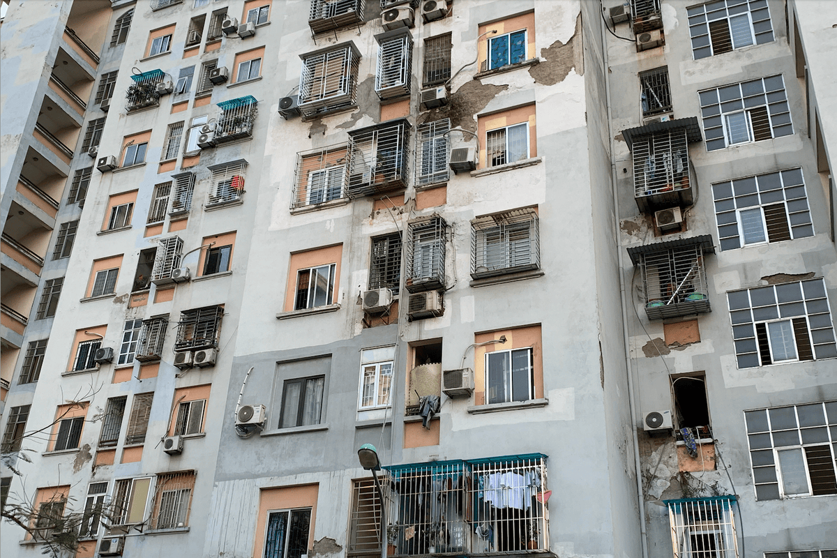 Old apartments with peeling, moldy walls in Hanoi offered for VND4 billion