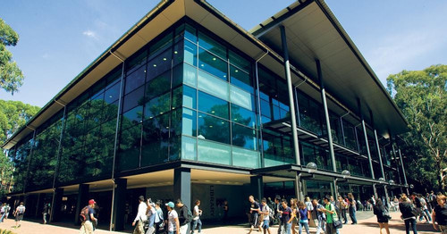 Vietnamese students from 5 provinces face admission ban at Australian university