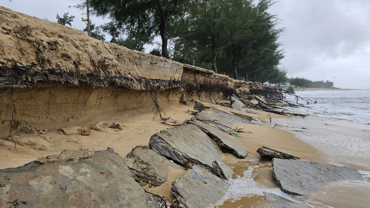 sạt bờ b iển (11).jpg