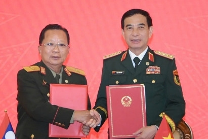 Vietnam and Laos sign bilateral defense cooperation document