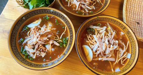 Discover 'Con Sui,' Lao Cai's special 'dry pho' that takes hours to perfect