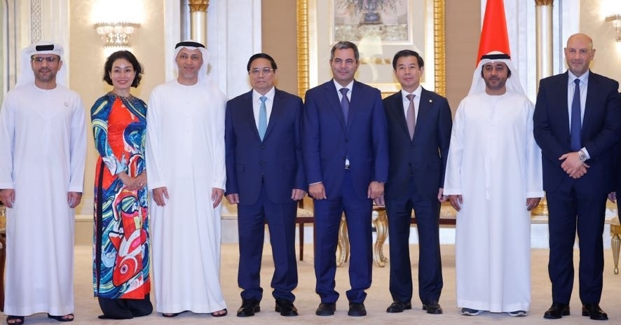 PM encourages UAE corporations to invest in VN's port and highway development