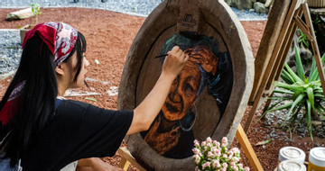 Sa Pa artist breathes new life into old wood with portraits of mountain elders