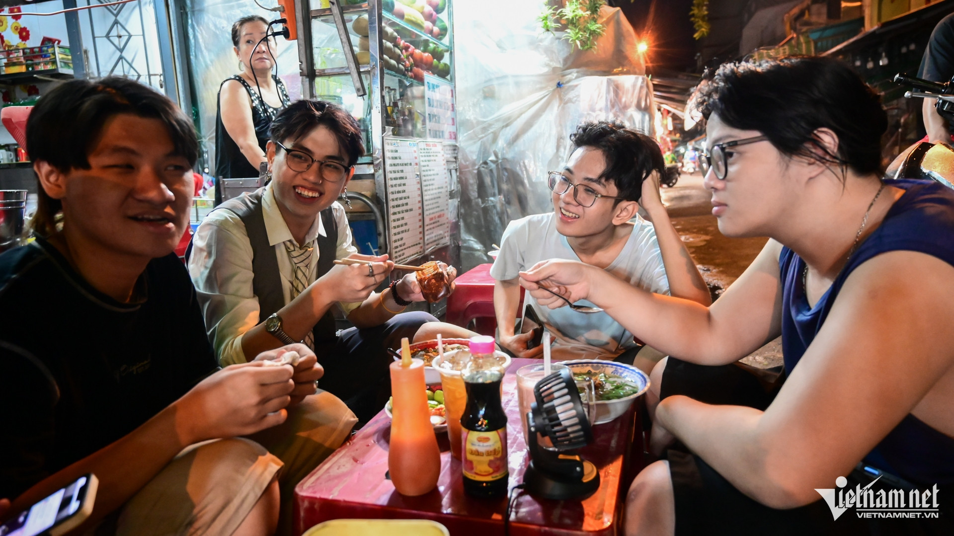 drag queen hcm 20.jpg