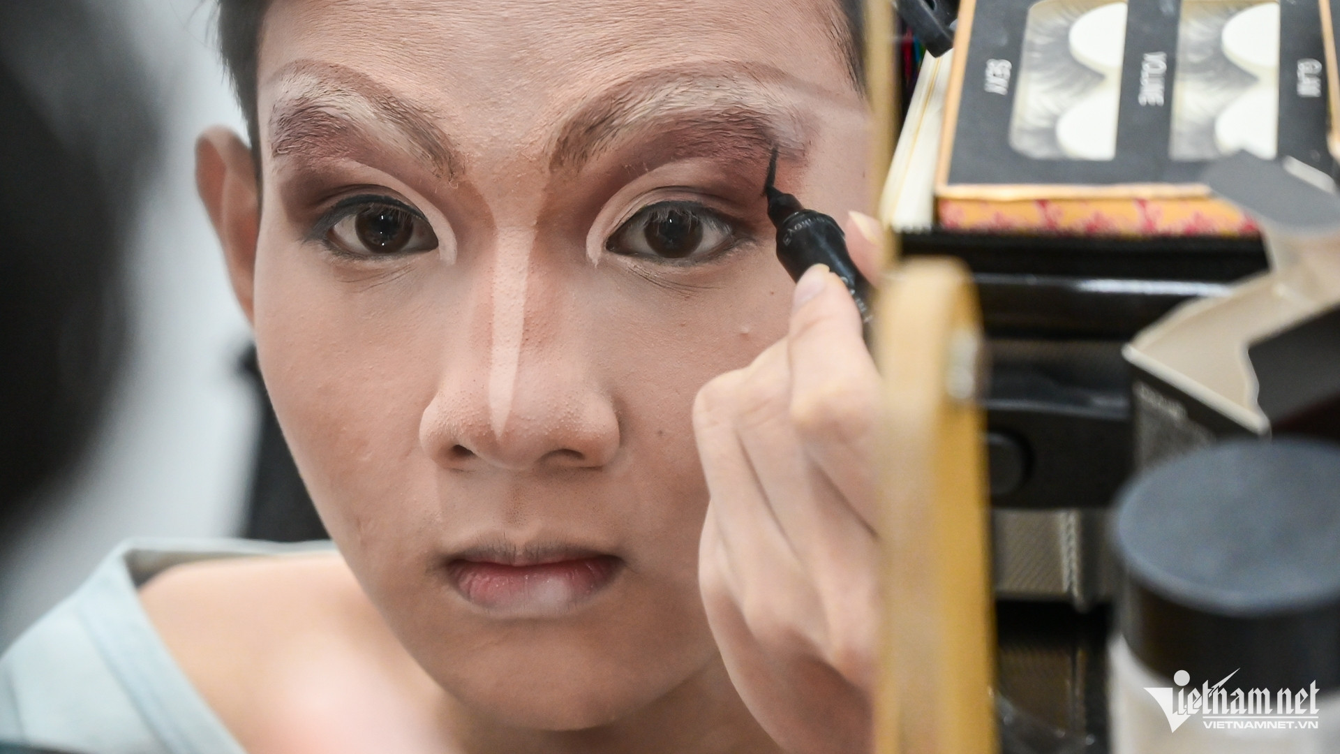 drag queen hcm 4.jpg