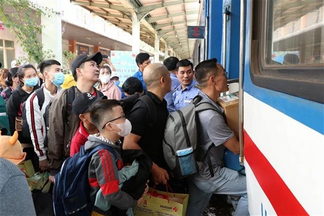 Free train, plane tickets for workers to return home for Tet 2025