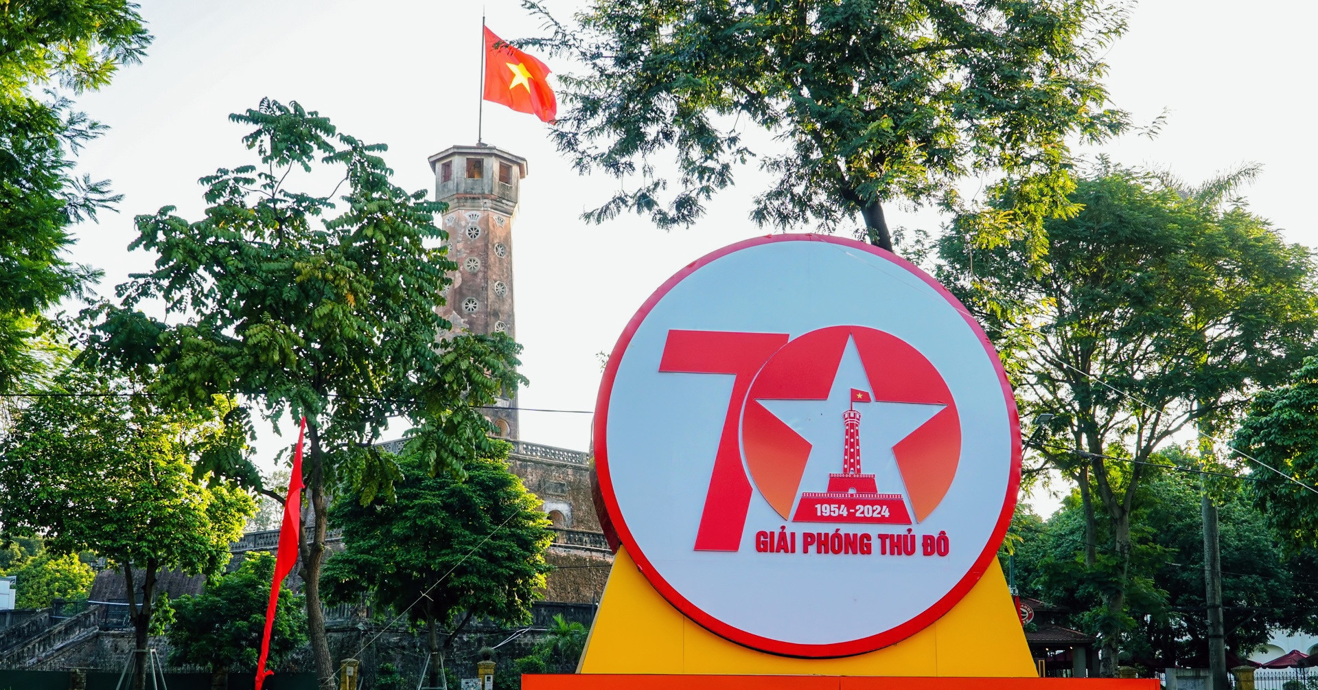 Hanoi comes alive with festive decorations for 70th Capital Liberation Day