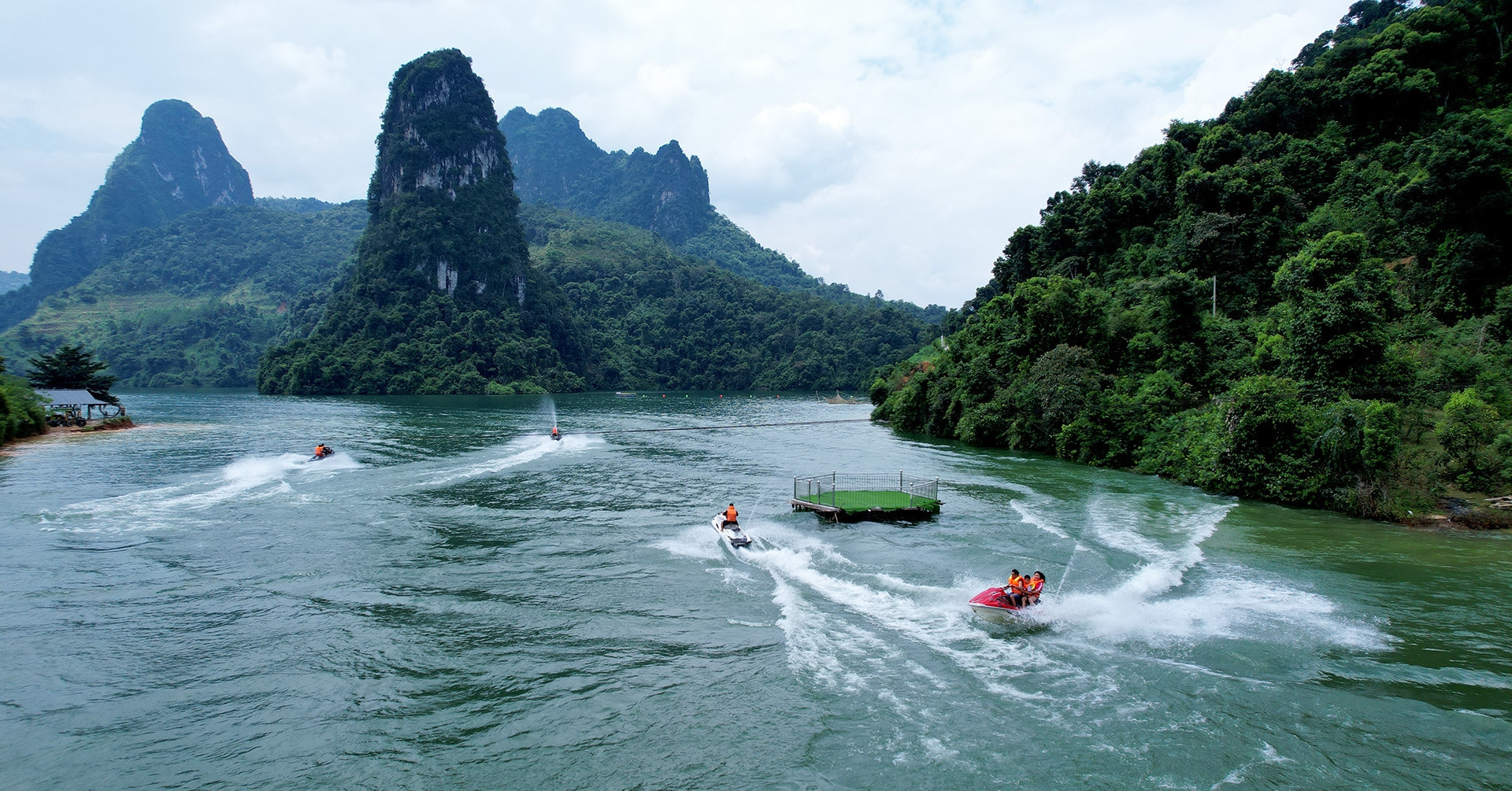 Explore the untouched splendor of Pa Khom Bay in Lai Chau Province