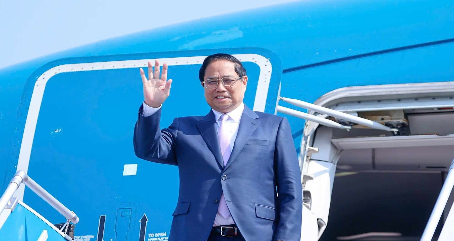 Prime Minister Pham Minh Chinh departs for key ASEAN Summit in Laos