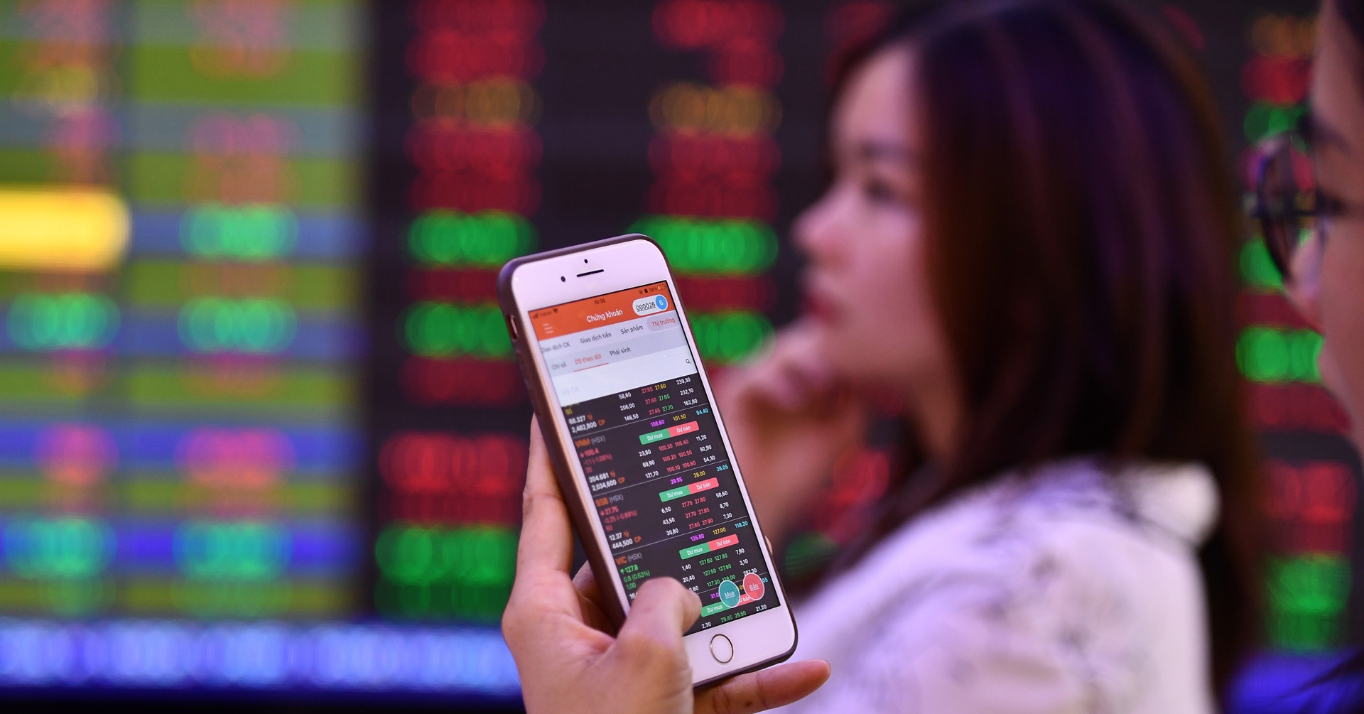 Vietnam’s stock market on path to emerging status with securities law revisions