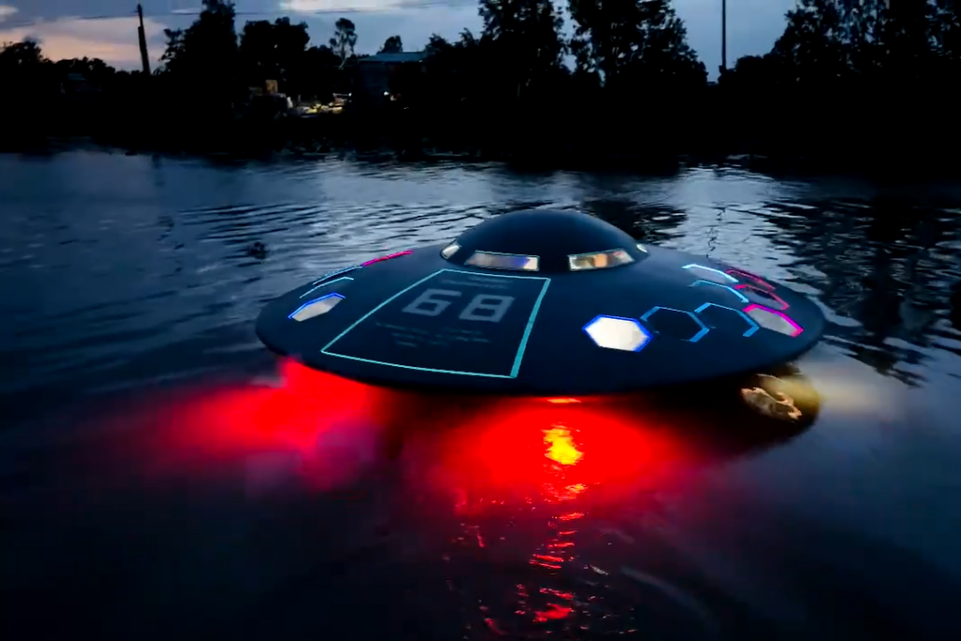 Kien Giang man creates 'flying saucer' that glides on water surface