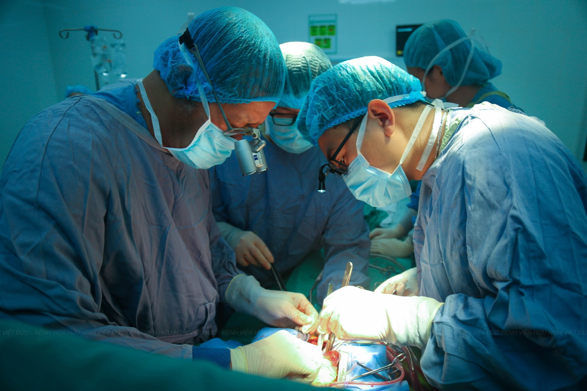 Vietnam's first simultaneous heart and liver transplant performed successfully