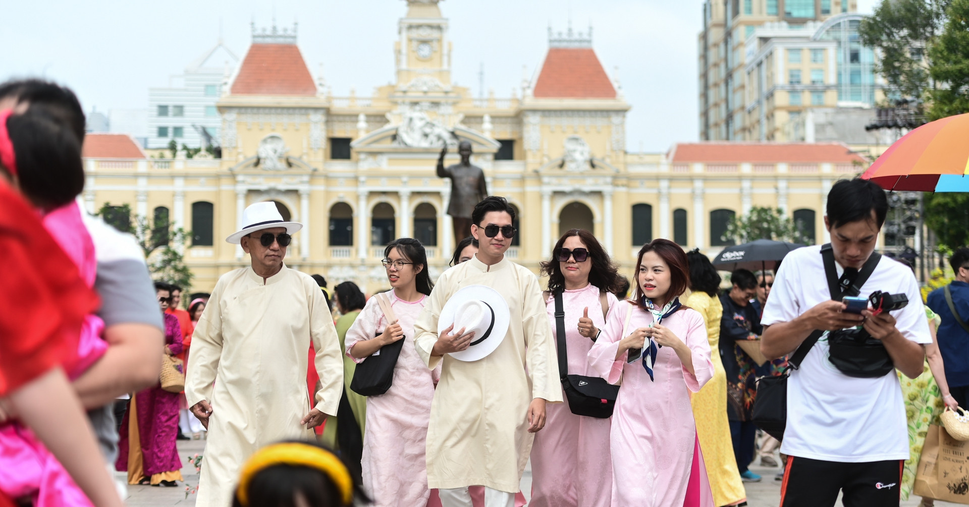 Proposal to revive national attire and identity selection for Vietnam