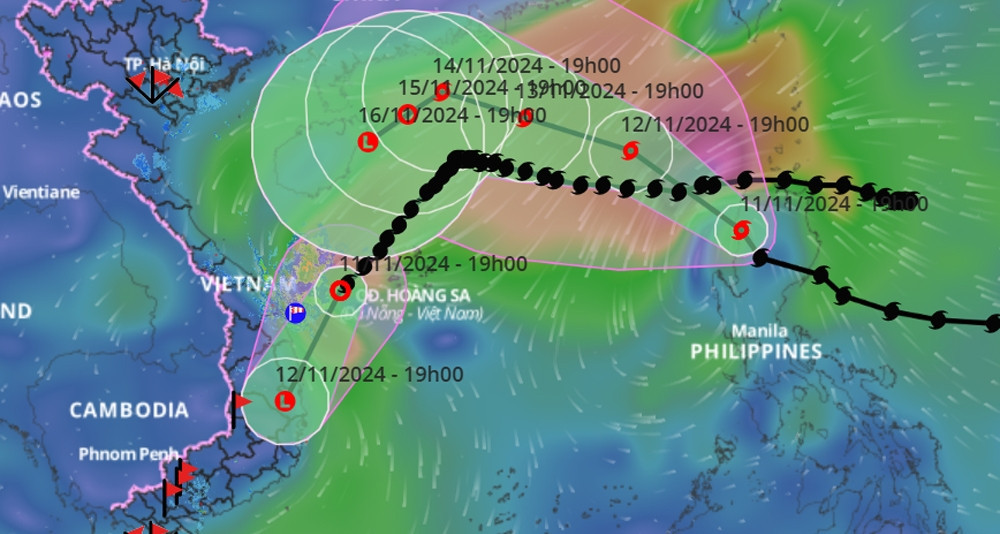 Double storm alert: Toraji intensifies in East Sea, Yinxing weakens
