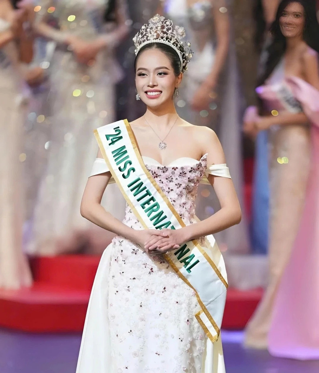 Hoa hậu Thanh Thủy đăng quang Miss International từng b.ị ch.ê da ngăm, não ngắn - Hình 1
