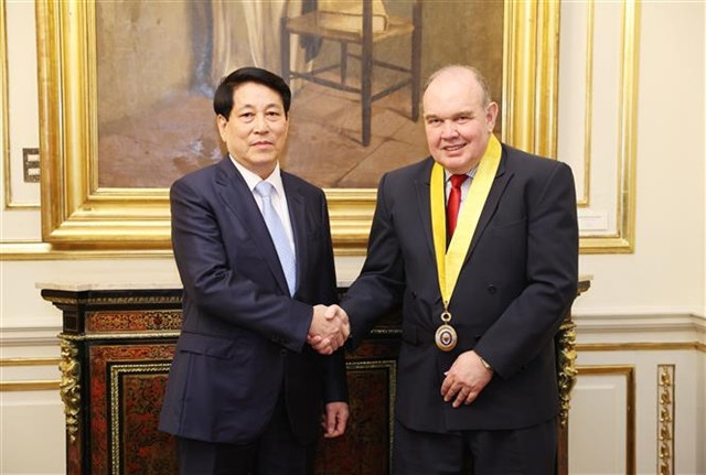 President Luong Cuong meets Lima mayor, receives token key