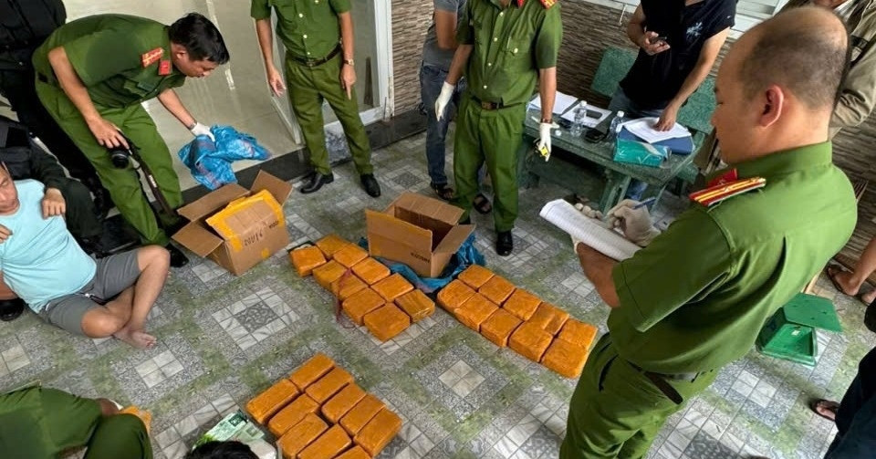 Cross-border drug ring busted with weapons and 60kg of narcotics