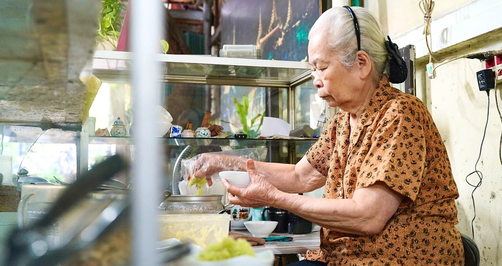 Traditional flavors shine at 85-year-old Hanoi vendor’s dessert shop