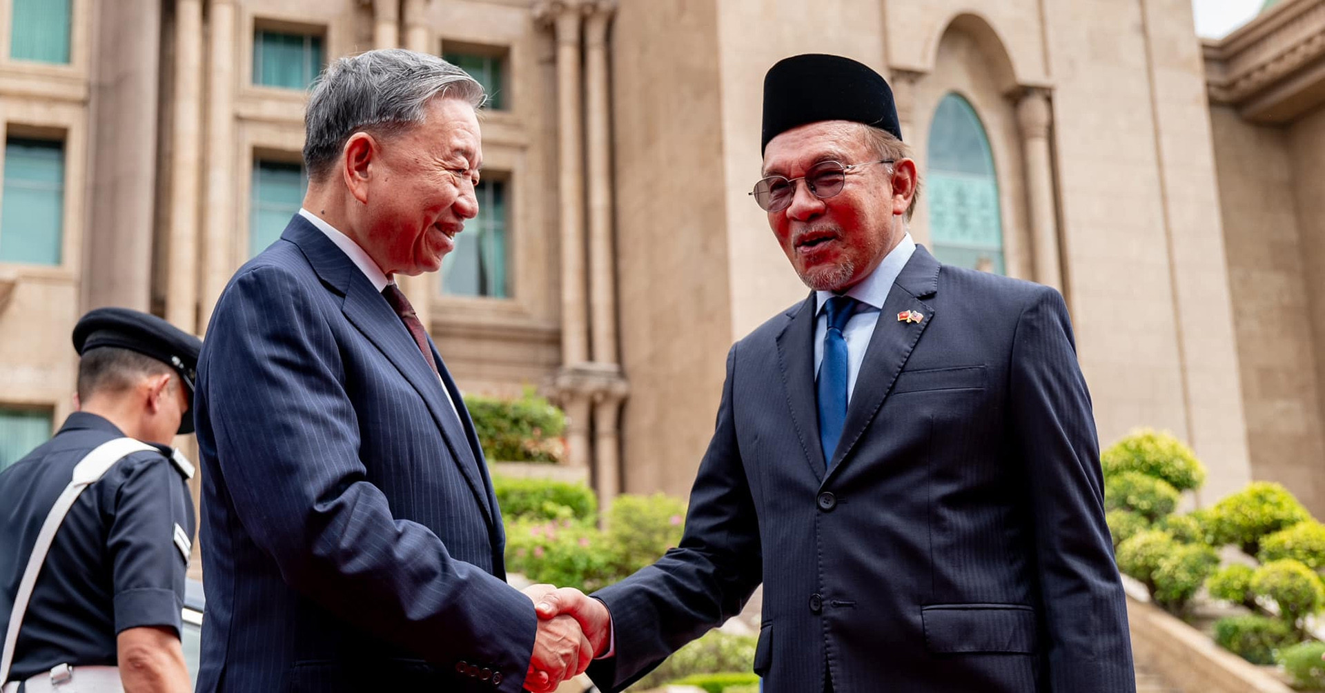 Malaysian PM seeks to visit Dien Bien Phu, deepen historical understanding of VN