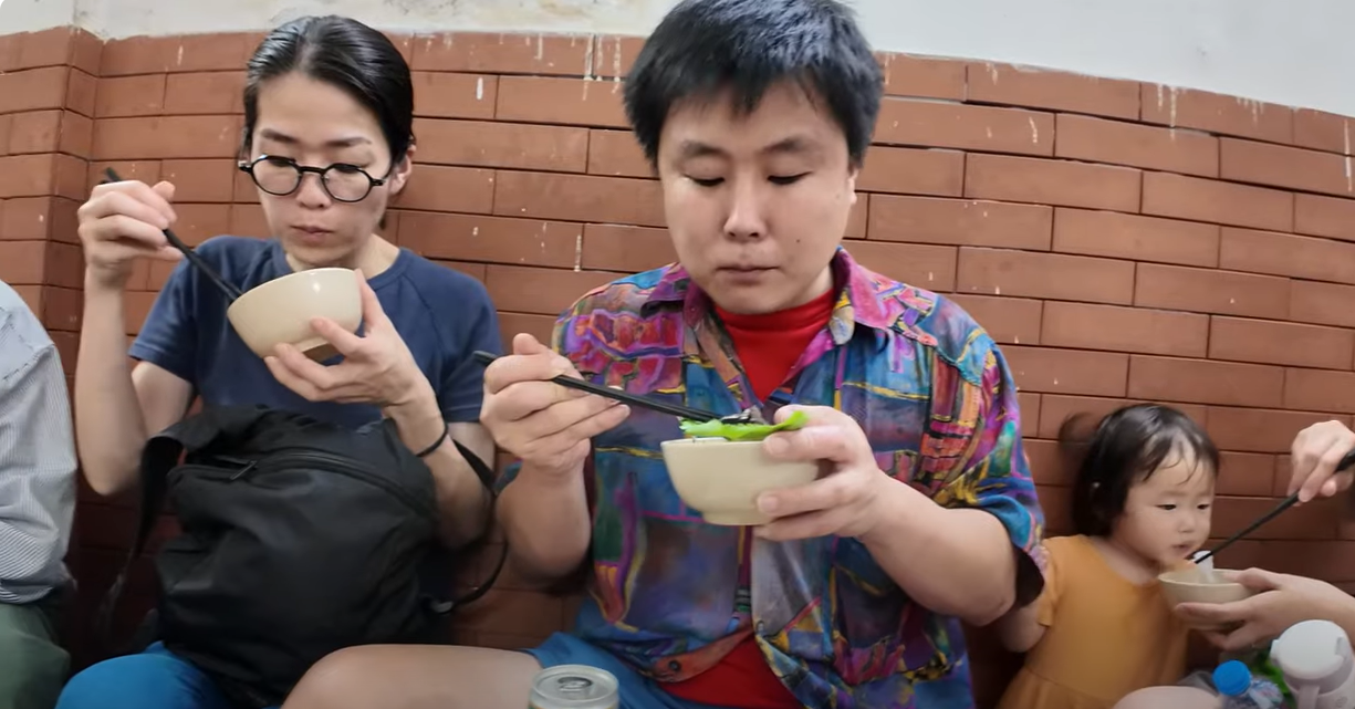 ‘If Japan had this’: Japanese tourists praise Hanoi’s duck delicacies