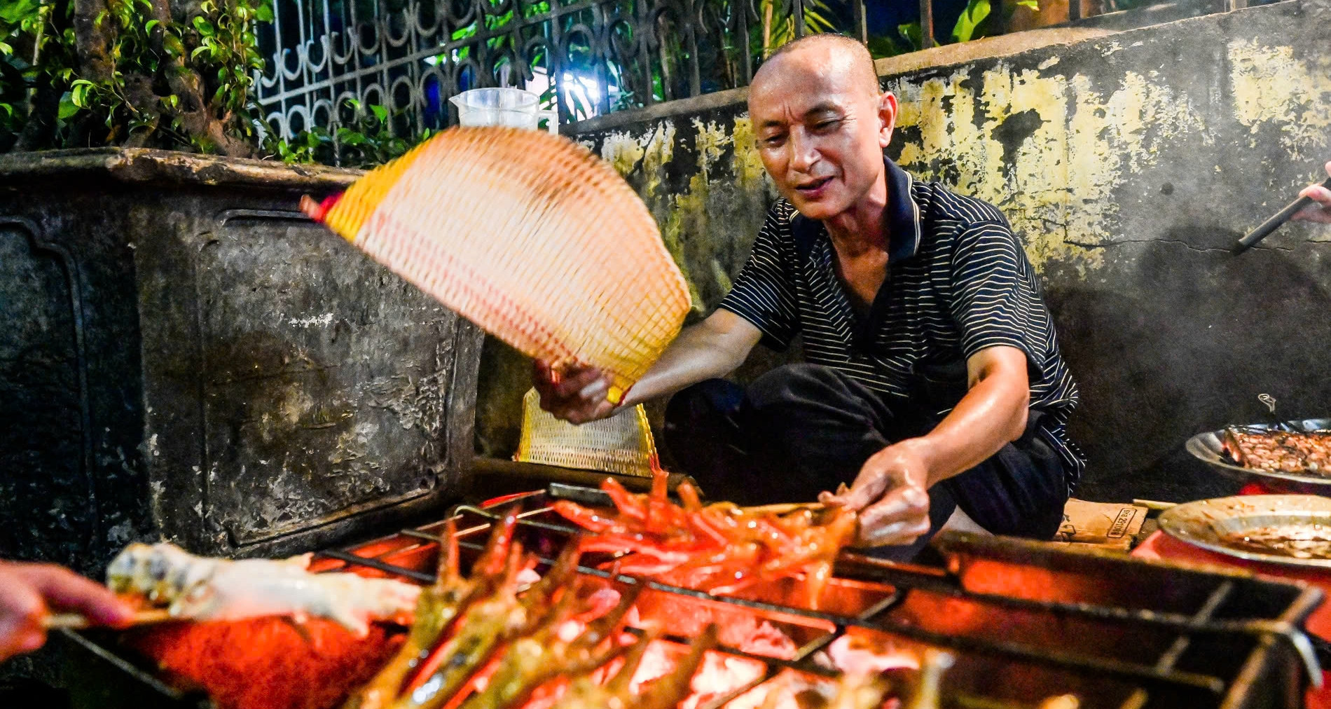 The charcoal grilling master of Nam Dinh: A 29-year legacy