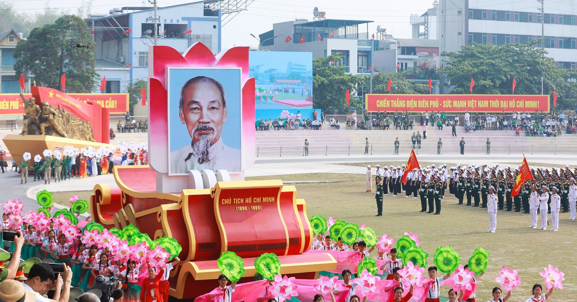 Vietnam's era of rising: Strategy, challenges, and leadership