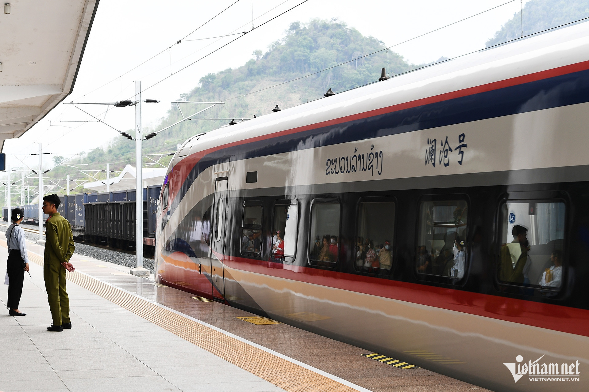 W-tàu cao tốc.jpg