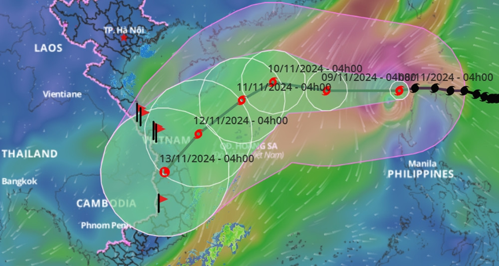 Government urges evacuations as Typhoon Yinxing reaches East Sea