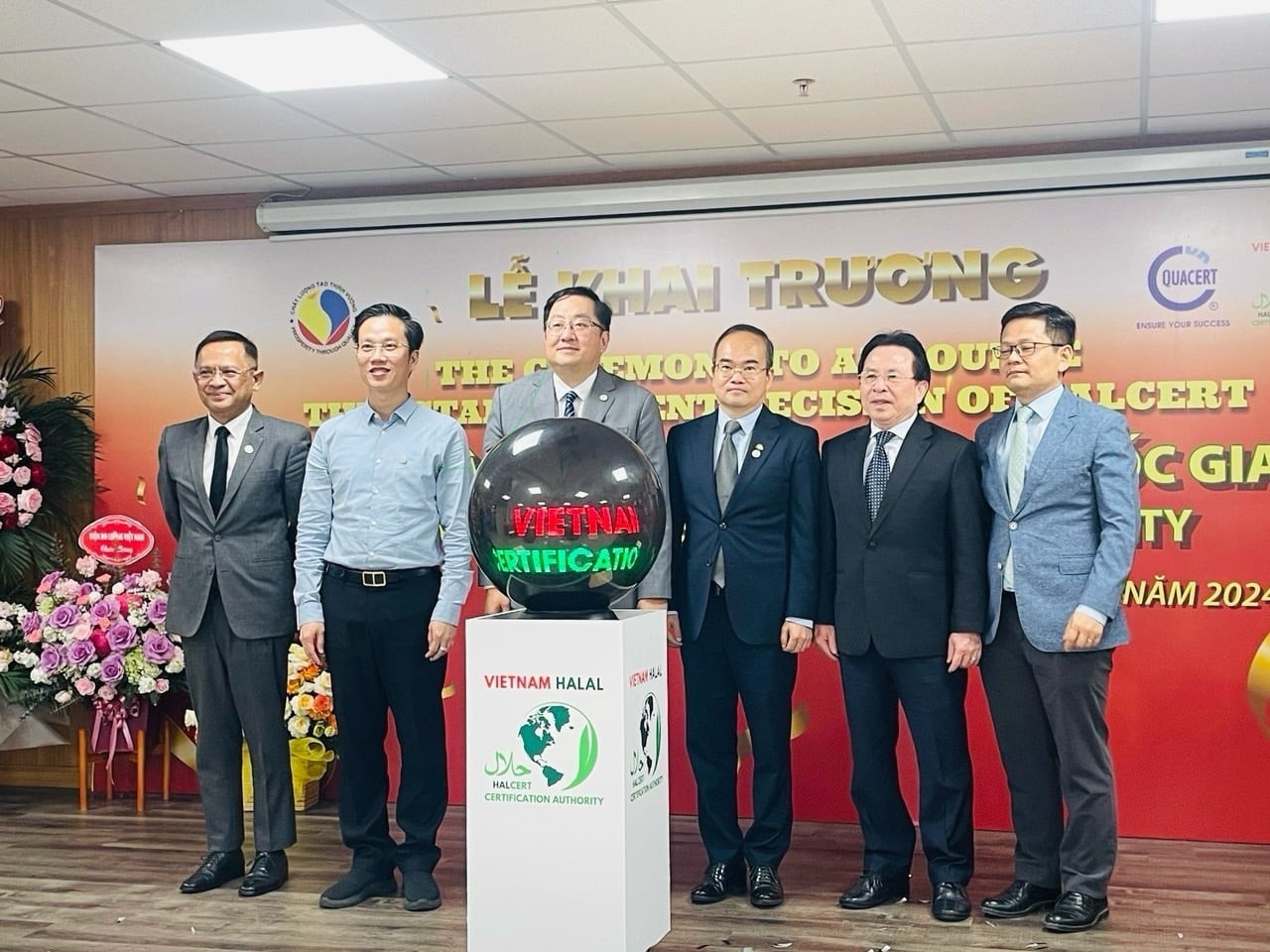 Khai truong HALCERT.jpg