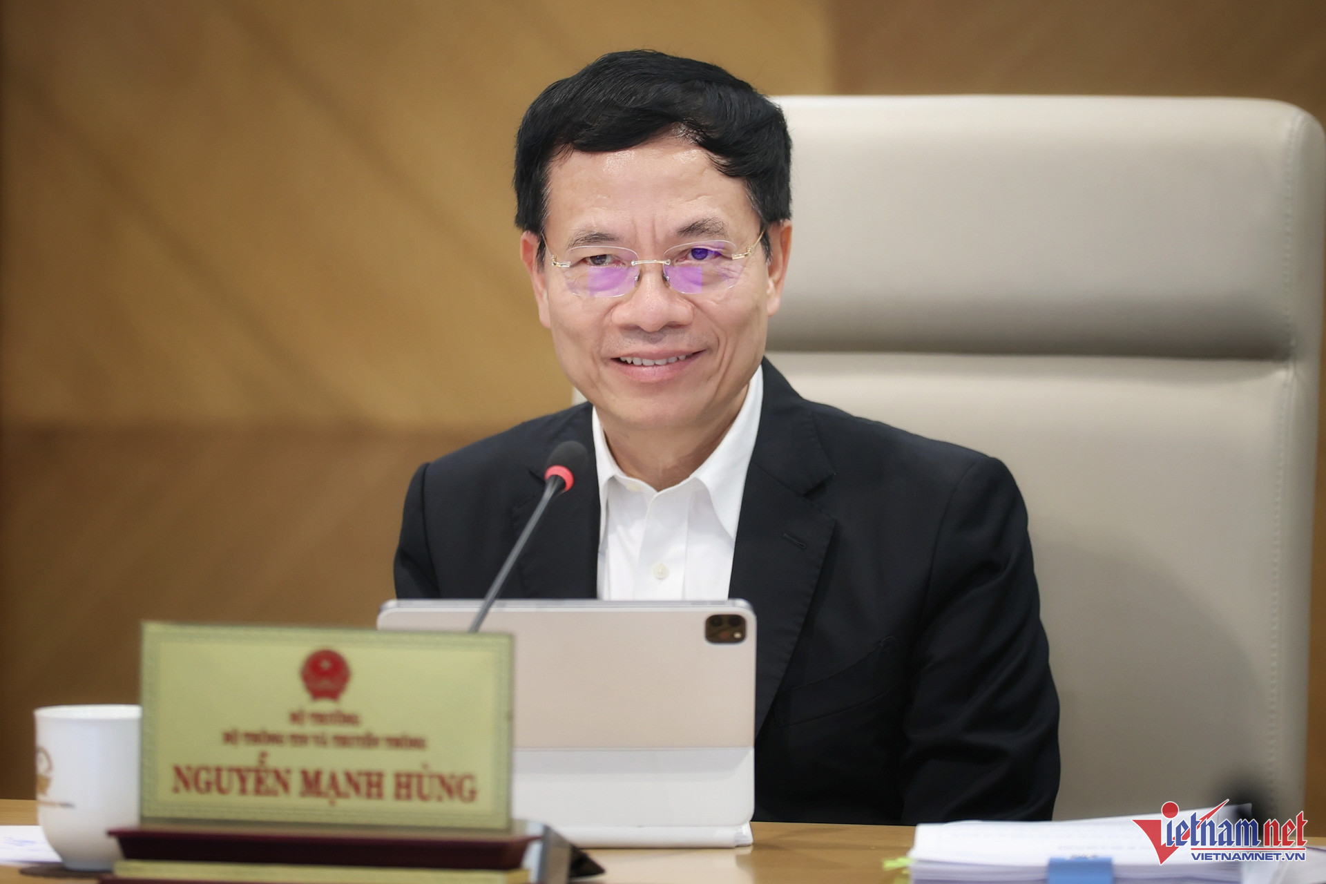 W-bo truong Nguyen Manh Hung.jpg