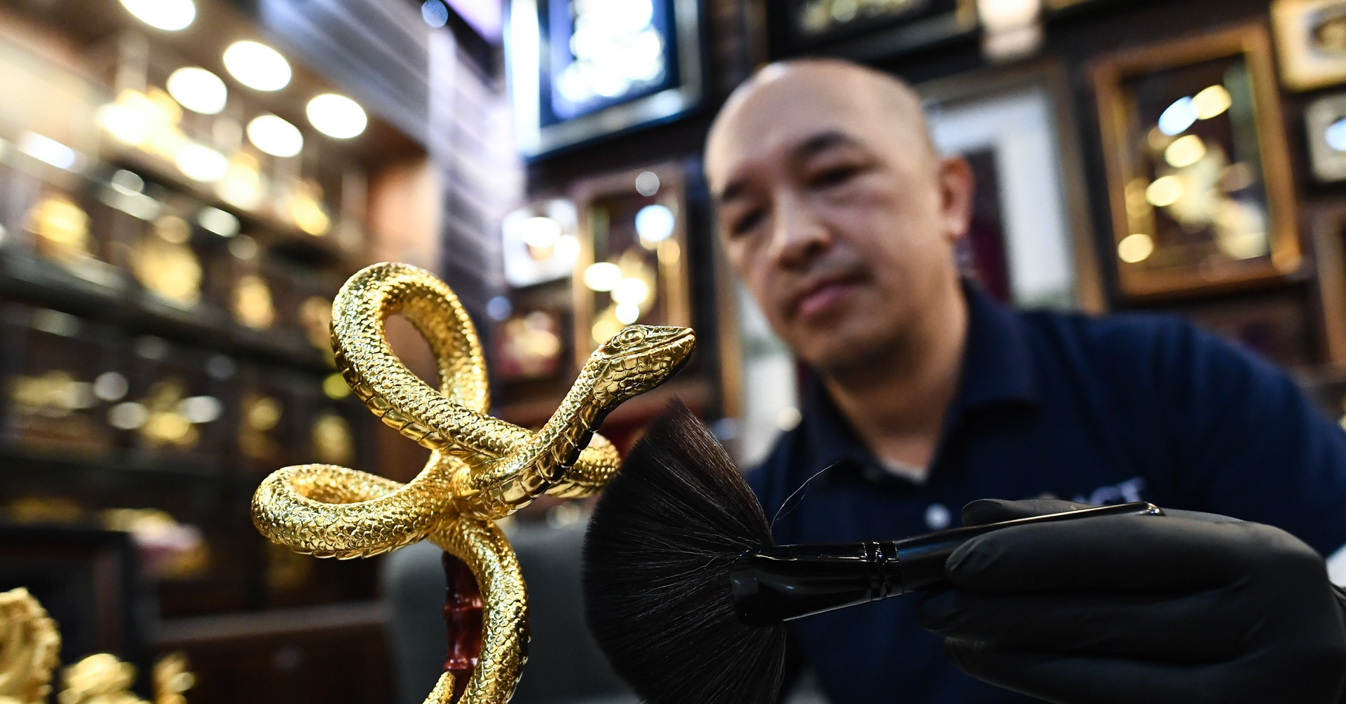 Snake-themed gold-plated gifts spark interest ahead of Lunar New Year