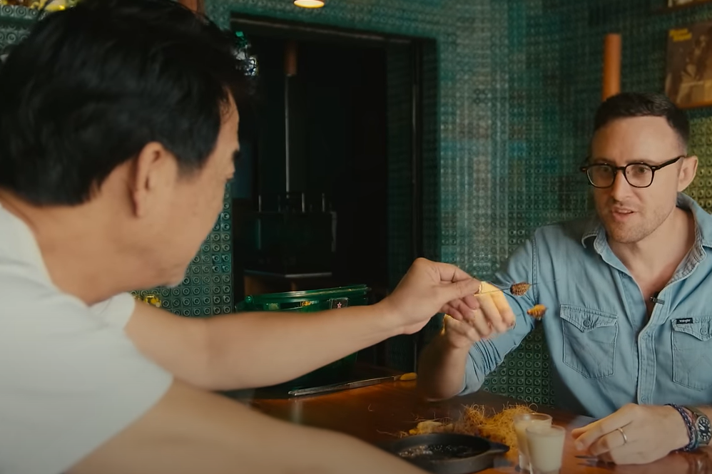 Expat’s surprising reactions when trying coconut worms in Vietnam