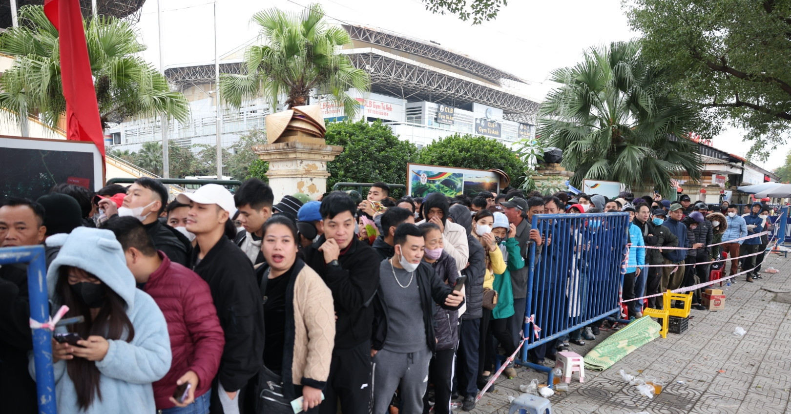 Fans queue overnight for Vietnam’s ASEAN Cup showdowns
