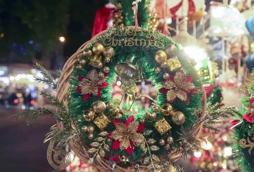 Hanoi’s Christmast market getting warm with diverse products, affordable prices
