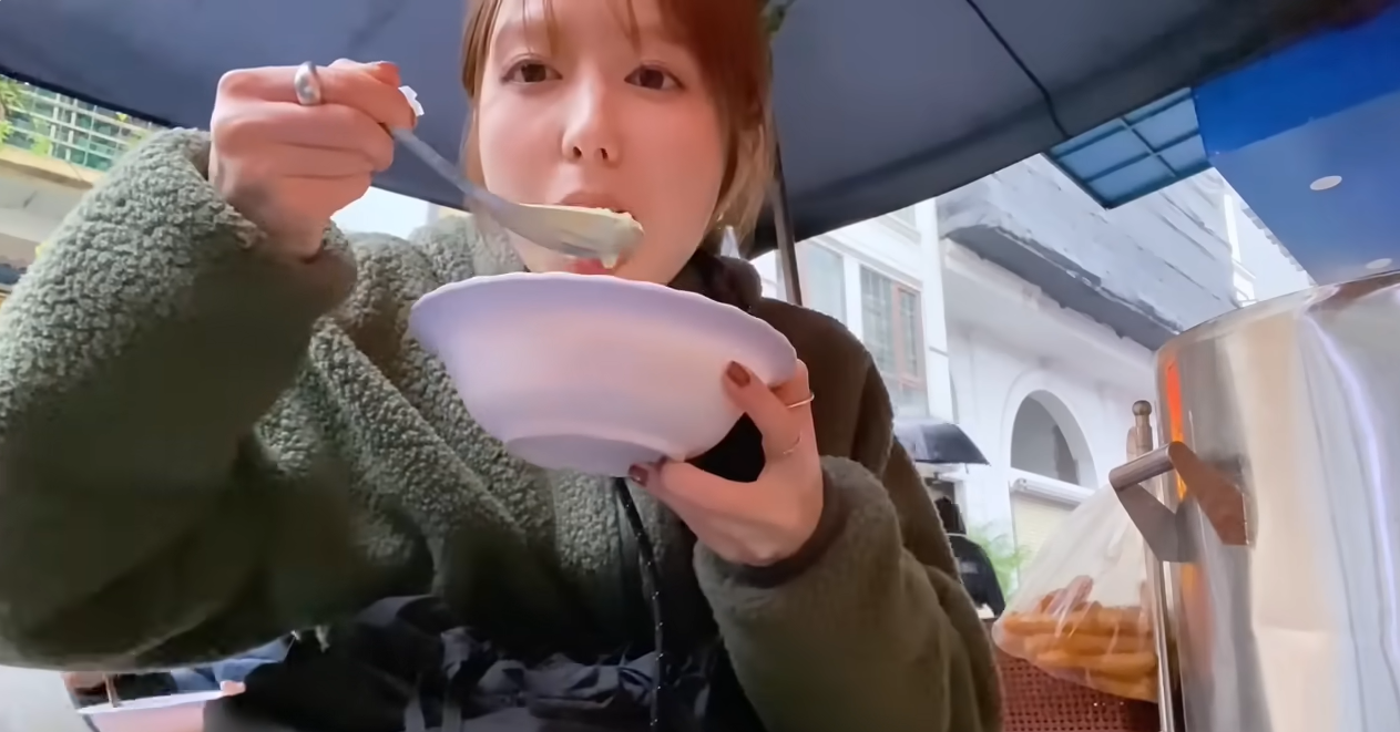 Japanese tourist delighted by unique and affordable Hanoi street food