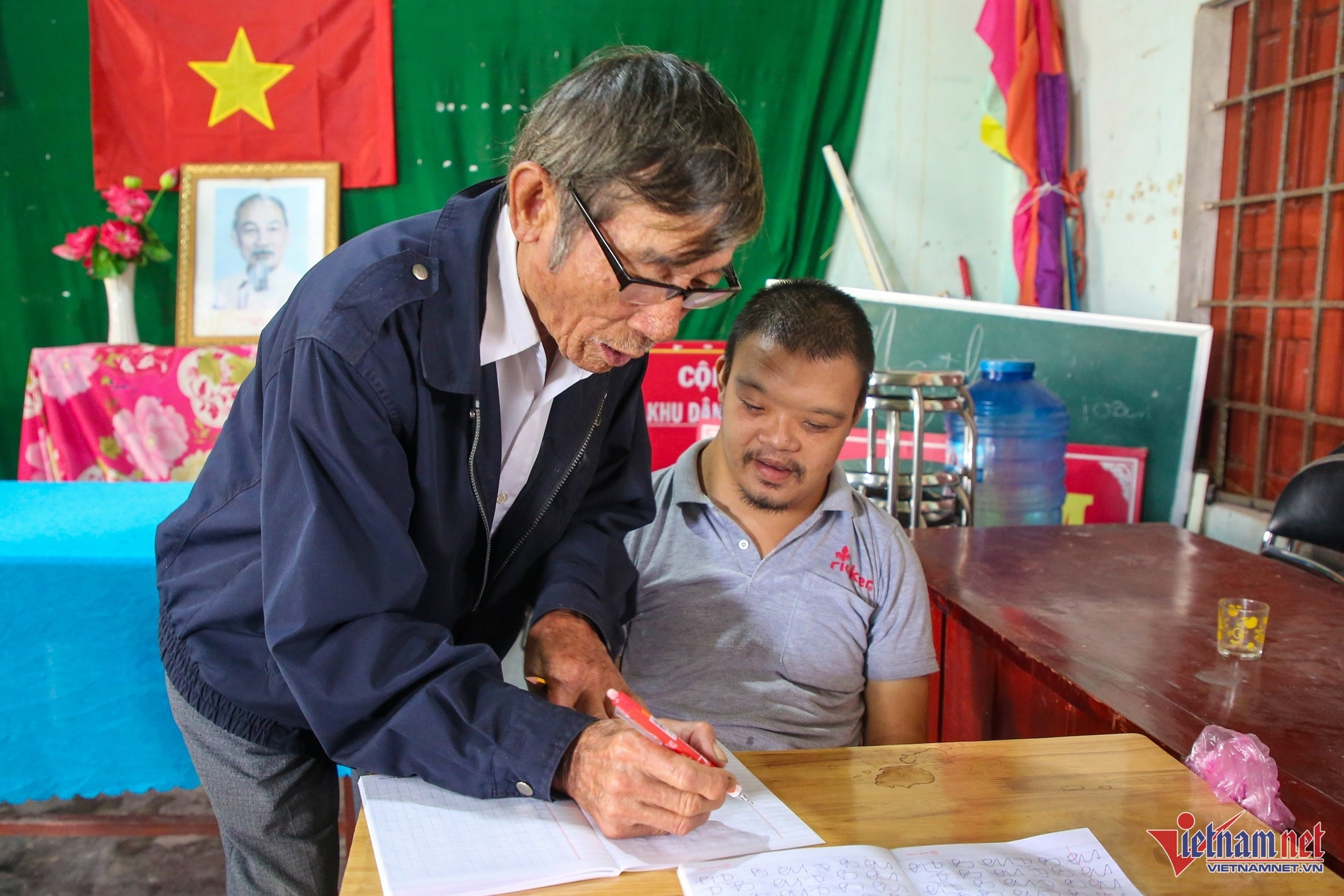 20 teachers save their pension funds to buy books for students