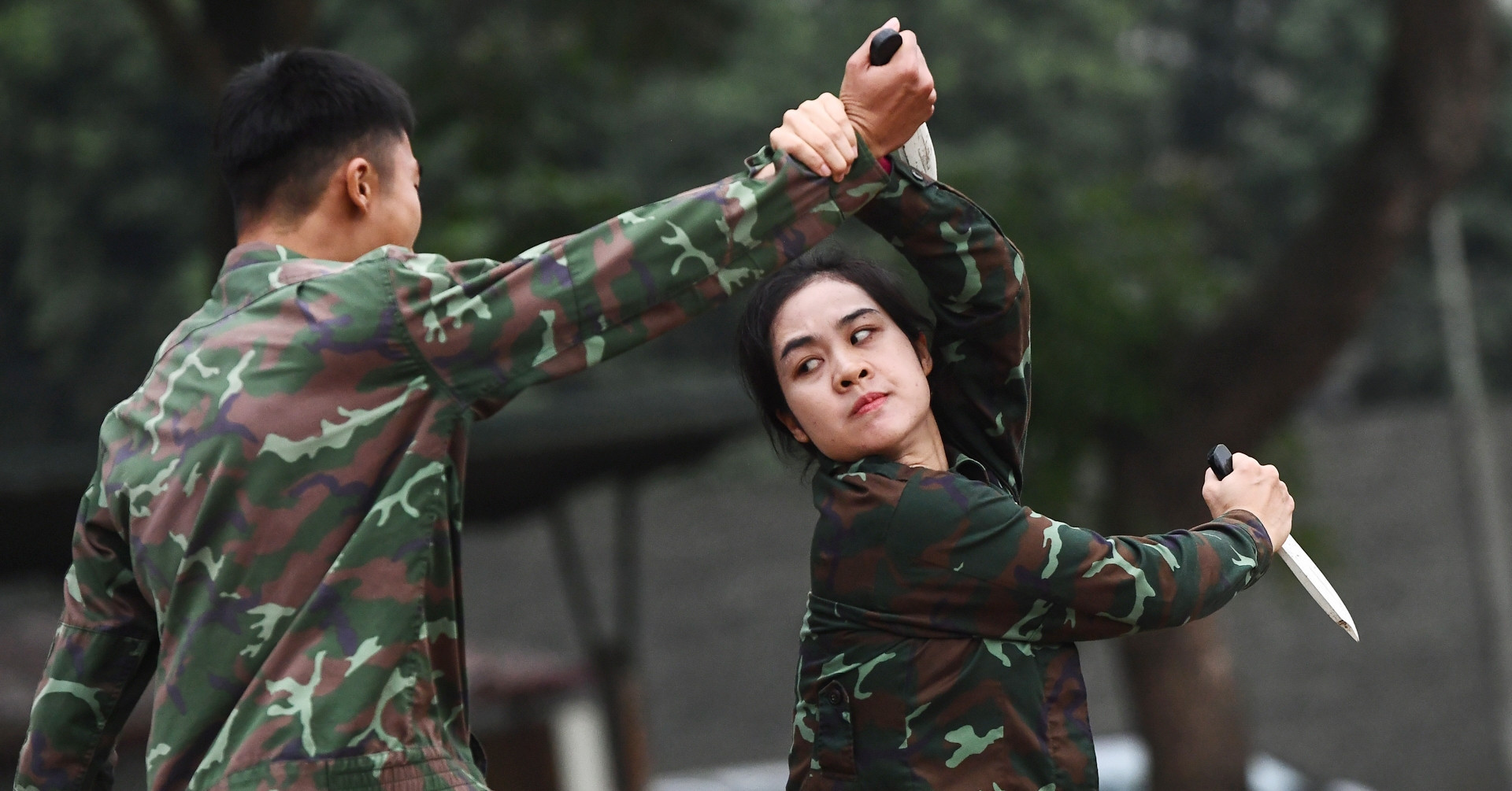 Vietnam’s “steel roses” shine in special forces defense exhibition training