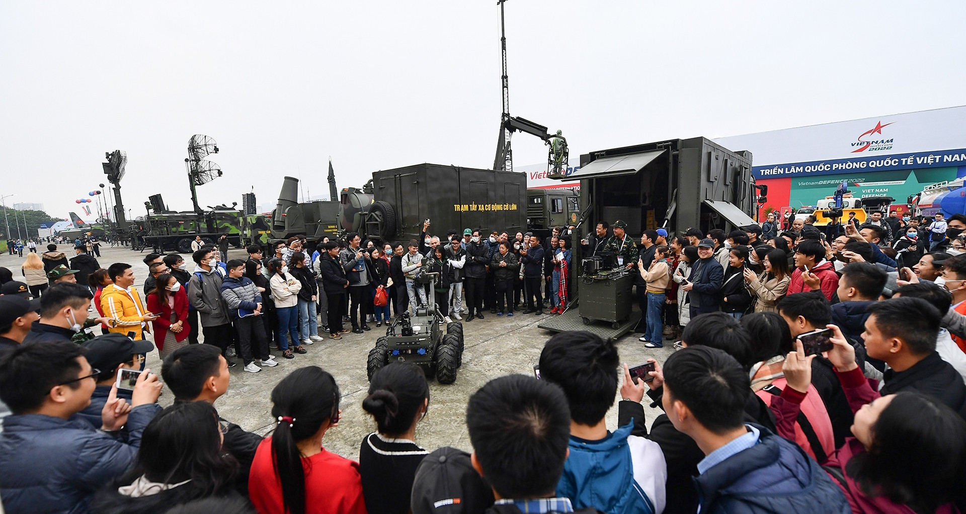 Vietnam International Defense Exhibition extends public visiting hours