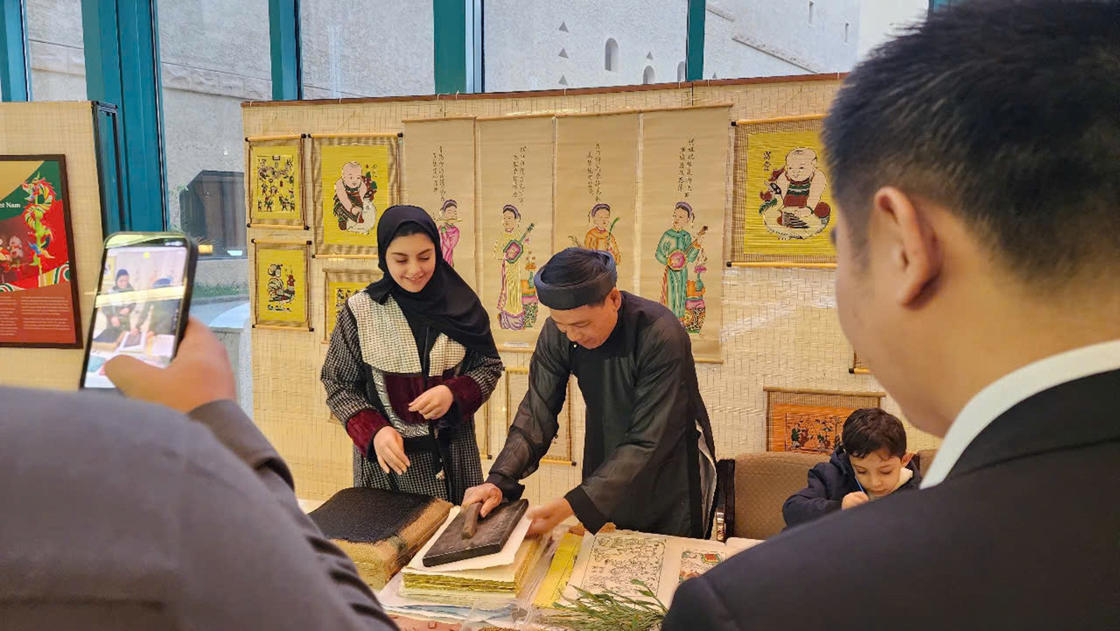 ngay viet nam tai a rap xe ut12.jpg