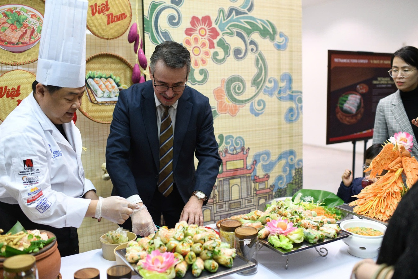 ngay viet nam tai a rap xe ut8.jpg