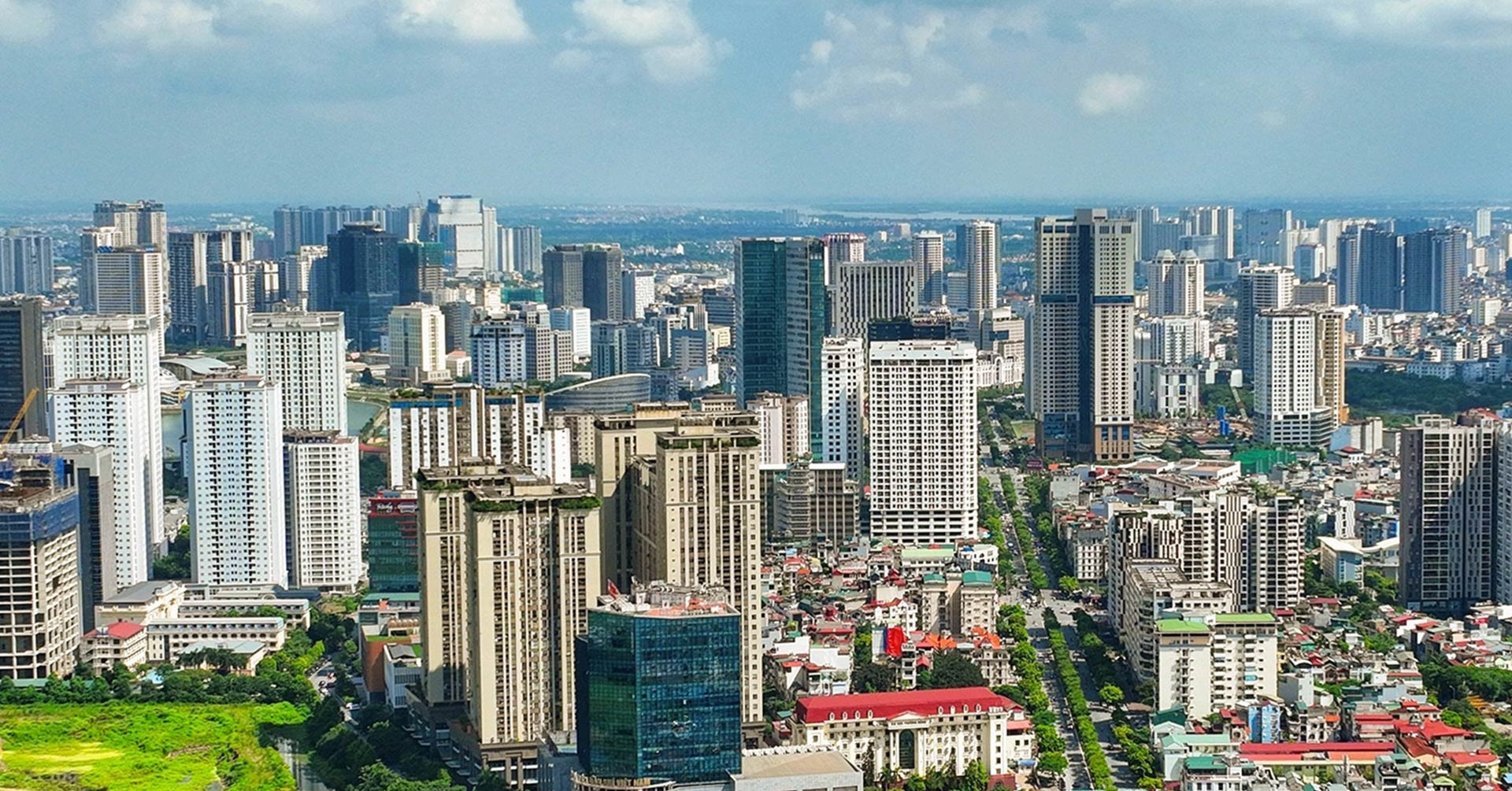 Cooling trend hits Hanoi real estate, with sharp price drops reported