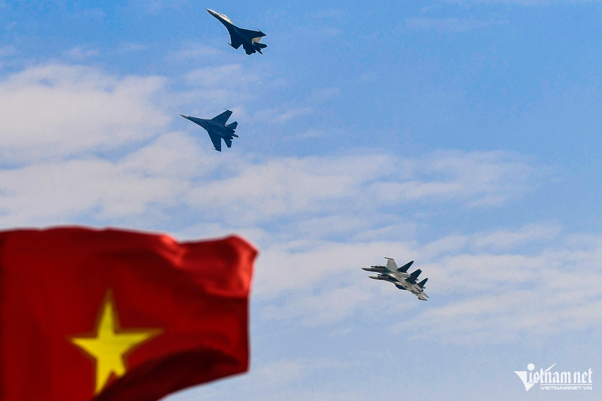 W-trien lam quoc phong   su   tiem kich 13.jpg