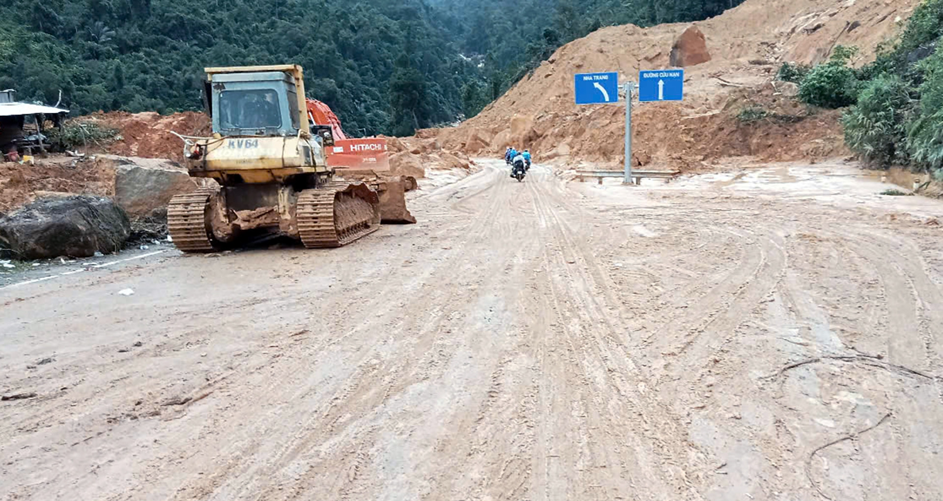 Traffic resumes on Nha Trang-Da Lat route following landslide clearance