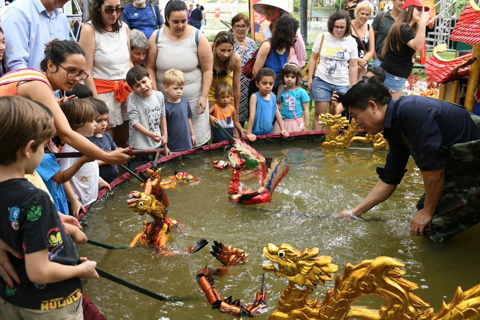 Artist brings water puppetry art to the world for more than 2 decades