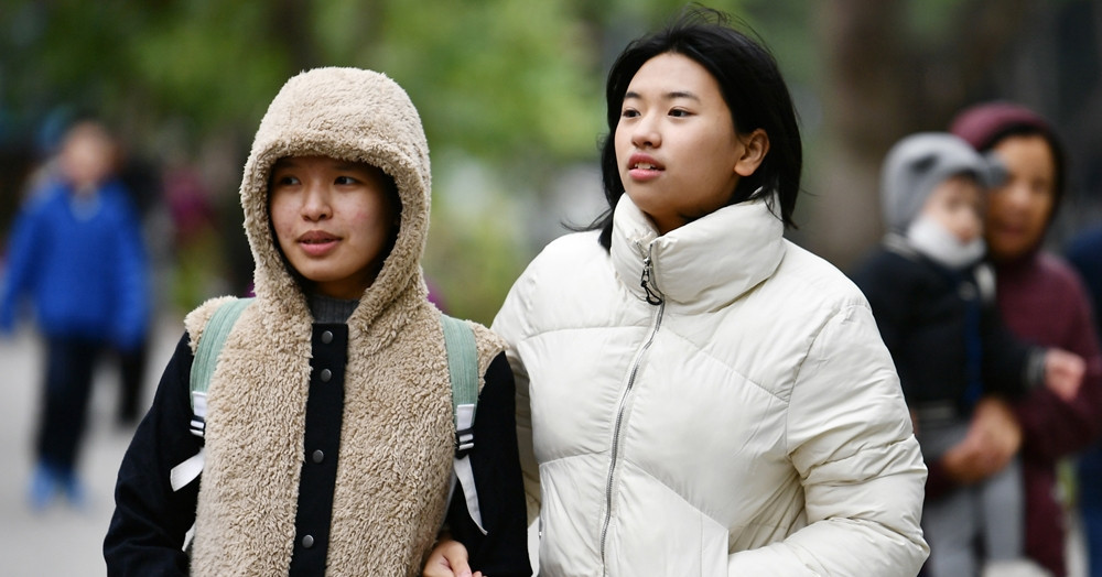 Cold air dominates northern Vietnam as rain intensifies in the central region