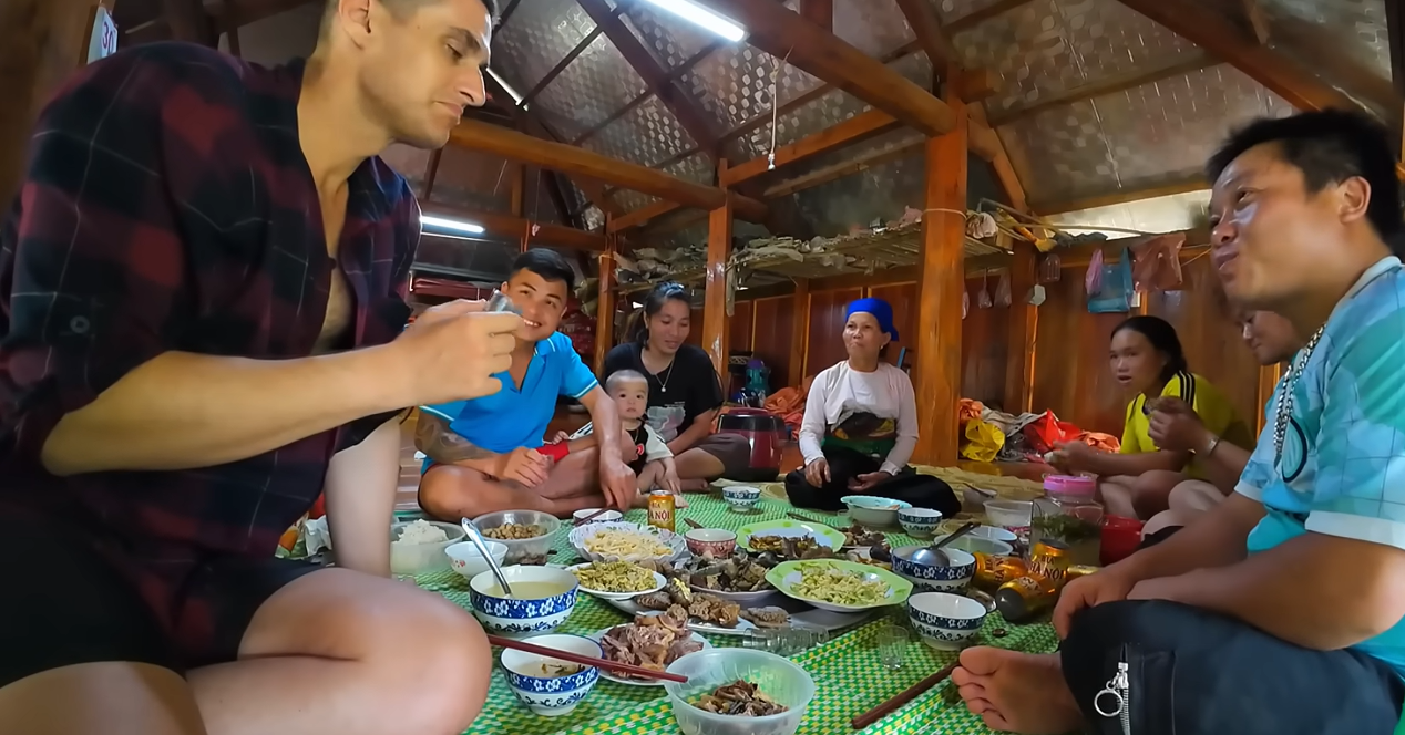 Cycling across Vietnam: American YouTuber finds hospitality in Thanh Hoa village